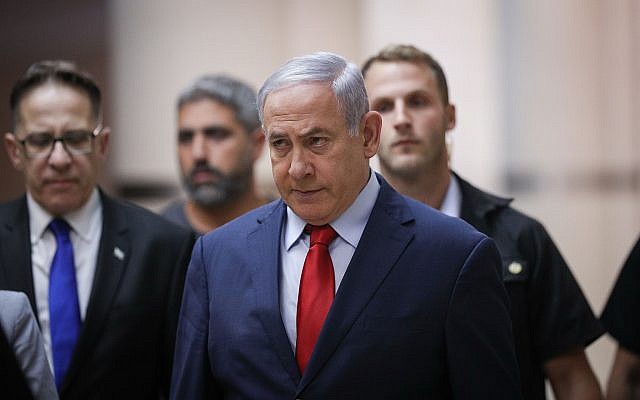 Le Premier ministre Benjamin Netanyahu se rend à une réunion de parti à la Knesset à Jérusalem, le 29 mai 2019. (Crédit : Yonatan Sindel/Flash90)