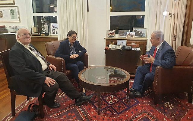Le Premier ministre Benjamin Netanyahu, (à droite), rencontre la présidente de la Cour suprême Esther Hayut et le vice-président Hanan Melcer, au bureau du Premier ministre à Jérusalem, le 28 mai 2019. (Autorisation)