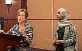 Les représentantes américaines au congrès  Ilhan Omar, à droite, et  Jan Schakowsky. (Crédit : site internet d'Ilhan Omar)