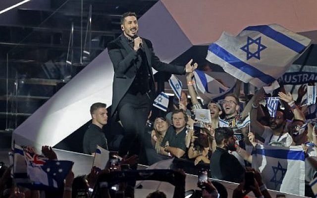 L'Israélien Kobi Marimi chante "Home" lors de la grande finale de la 64ème Edition de l'Eurovision 2019 à l'Expo de Tel Aviv le 18 mai 2019. (Jack GUEZ / AFP) L'Israélien Kobi Marimi chante "Home" lors de la grande finale de la 64ème Edition de l'Eurovision 2019 à l'Expo de Tel Aviv le 18 mai 2019. (Jack GUEZ / AFP)