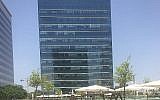 Le groupe Archimedes, l'entreprise israélienne d'influence de réseaux sociaux interdite par Facebook, opère depuis les bureaux à l'intérieur de ce bâtiment à Holon, le 22 mai 2019. (Times of Israël)
