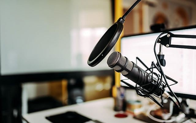 Illustration : un studio de podcast. (Crédit : iStock)