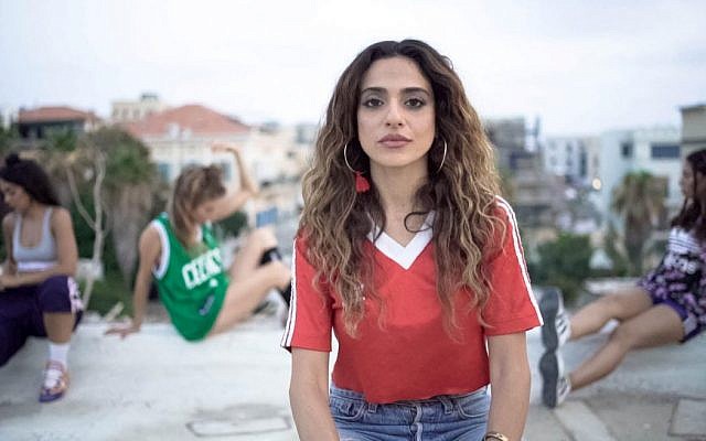 Magi, le nom de scène de Maggie Hikri, tire son inspiration des airs traditionnels yéménites et irakiens. (Crédit photo : Facebook) Magi, le nom de scène de Maggie Hikri, tire son inspiration des airs traditionnels yéménites et irakiens. (Crédit photo : Facebook)