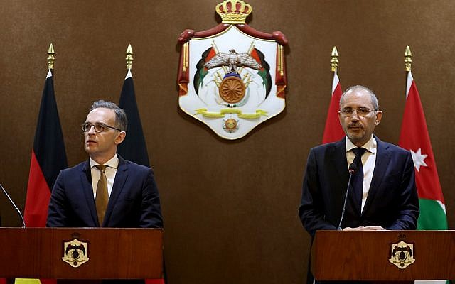 Le ministre allemand des Affaires étrangères, Heiko Maas (à gauche), a rencontré son homologue jordanien, Ayman Safadi, le 9 juin 2019 à Amman. (Crédit : Khalil MAZRAAWI / AFP) Le ministre allemand des Affaires étrangères, Heiko Maas (à gauche), a rencontré son homologue jordanien, Ayman Safadi, le 9 juin 2019 à Amman. (Crédit : Khalil MAZRAAWI / AFP)