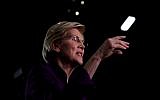 La sénatrice démocrate Elizabeth Warren s'adresse aux médias lors d'un débat présidentiel, à Miami, le 26 juin 2019. (Crédit : Cliff Hawkins/Getty Images/AFP