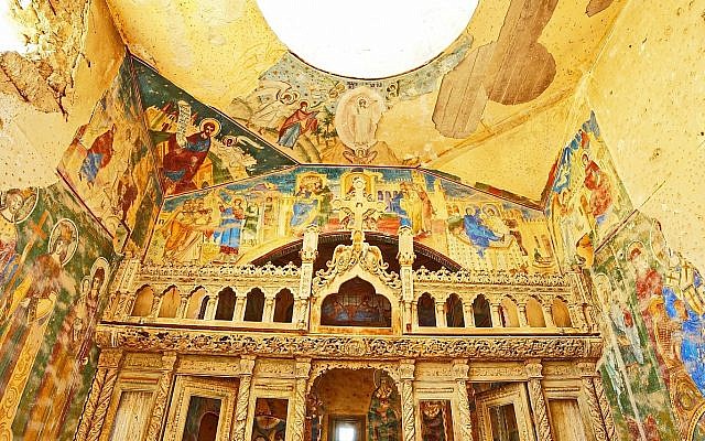 Les responsables de l'église roumaine peuvent maintenant se coordonner avec le COGAT pour commencer à planifier des rénovations après que les démineurs ont désamorcé les mines terrestres dans une photo de l'église de Qasr al-Yahoud, publiée le 20 juin 2019 par le ministère de la Défense. (Avec l'aimable autorisation du ministère de la Défense)