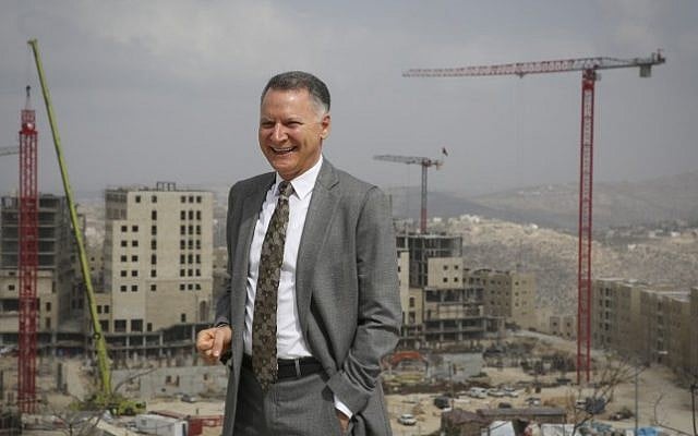 L'entrepreneur palestinien Bashar al-Masri devant son projet résidentiel de Rawabi, le 23 février 2014. (Hadas Parush/Flash 90) L'entrepreneur palestinien Bashar al-Masri devant son projet résidentiel de Rawabi, le 23 février 2014. (Hadas Parush/Flash 90)