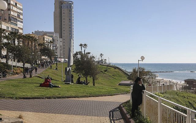 La promenade de Bat Yam dans le centre d'Israël, le 4 mars 2017. (Issac Harari/Flash90) La promenade de Bat Yam dans le centre d'Israël, le 4 mars 2017. (Issac Harari/Flash90)