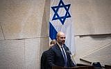 Amir Ohana, le nouveau ministre israélien de la Justice, prêtant serment à la Knesset, à Jérusalem, le 12 juin 2019. (Yonatan Sindel / Flash90)
