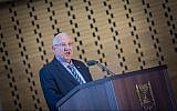 Le président Reuven Rivlin prononce un discours durant une cérémonie d'hommage aux soldats tués pendant la Première guerre du Liban, au cimetière militaire du mont Herzl, à Jérusalem, le 18 juin 2019. (Crédit :Noam Revkin Fenton/Flash90)