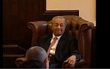 Capture d'écran d'une vidéo du Premier ministre malais Mahathir Mohamad durant un débat organisé par la Cambridge Union durant lequel il a tenu des propos considérés comme antisémites. (Crédit : YouTube)