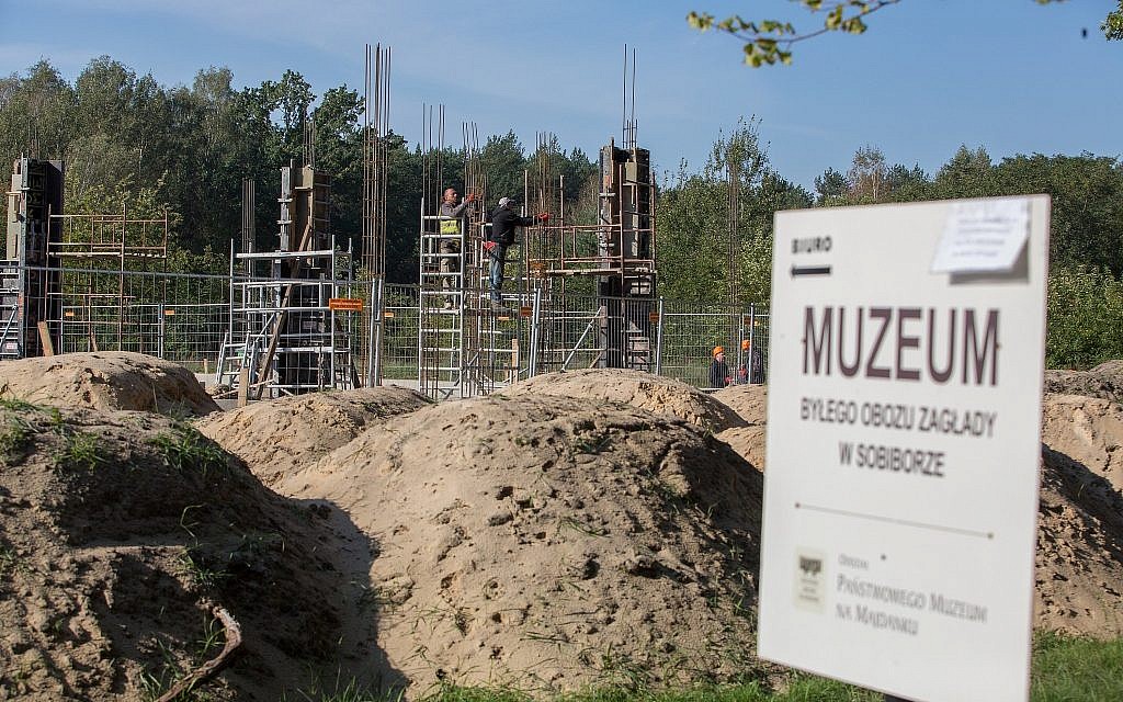 L'ancien camp de la mort nazi de Sobibor, dans l'est de la Pologne, où plus de 200 000 Juifs ont été assassinés pendant la Shoah. Un musée et un centre d'accueil tant attendu sont en cours de construction, le 30 septembre 2017. (Elan Kawesch/The Times of Israel) L'ancien camp de la mort nazi de Sobibor, dans l'est de la Pologne, où plus de 200 000 Juifs ont été assassinés pendant la Shoah. Un musée et un centre d'accueil tant attendu sont en cours de construction, le 30 septembre 2017. (Elan Kawesch/The Times of Israel)