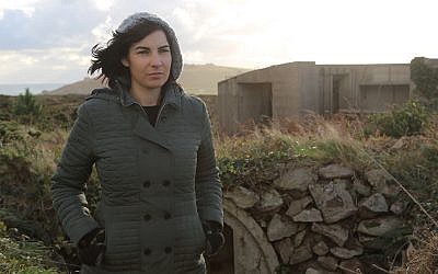 Caroline Sturdy Colls, archéologue scientifique de renom, dans "Adolf Island". (Capture d'écran via JTA)