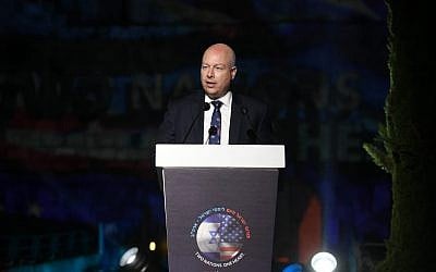 L'envoyé américain Jason Greenblatt parle au forum Israel Hayom de Jérusalem, le 27 juin 2019 (Crédit : Gideon Markovitz)
