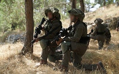 Des soldats israéliens participent à un exercice militaire d'envergure contre le groupe terroriste du Hezbollah, au Liban, en juin 2019. (Crédit : armée israélienne)