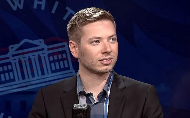 Capture d'écran de la vidéo de Yair Netanyahu lors d'une interview sur Blaze TV diffusée le 11 juin 2019. (YouTube) Capture d'écran de la vidéo de Yair Netanyahu lors d'une interview sur Blaze TV diffusée le 11 juin 2019. (YouTube)