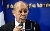Le ministre français des Affaires étrangères, Jean-Yves Le Drian, donne une conférence de presse avec son homologue marocain à Rabat le 8 juin 2019. (Crédit : FADEL SENNA / AFP)