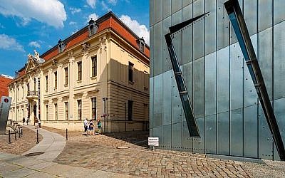 Le musée juif de Berlin sous le feu de critiques pour avoir retweeté un lien d'un article pro-BDS. (Prisma par Dukas / Universal Images Group / Getty Imagesvia JTA)