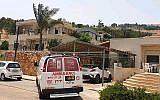 Les urgentistes arrivent pour essayer de réanimer une enfant de quatre ans qui s'est noyé dans une piscine au nord d'Israël, le 9 juin 2019. (MDA)