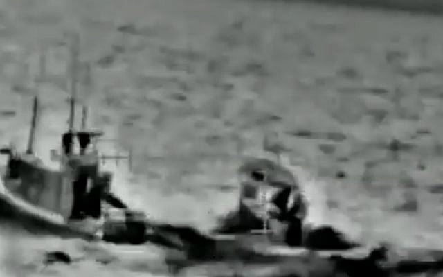 Une opération israélienne d'interception de navires gazaouis dans une vidéo diffusée par l'armée israélienne, le 7 juin 2019 (Capture d'écran : Armée israélienne)