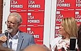 Le chef du Labour Britannique Jeremy Corbyn, à gauche, en campagne avec Lisa Forbes à Peterborough (Capture d'écran/YouTube)