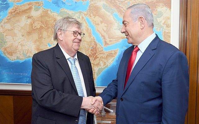 Le premier minster Benjamin Netanyahu rencontre Olli Heinonen, l'ancien assistant du chef de l'AIEA à son bureau de Jérusalem le 6 juin 2019. (Haim Zach/GPO) Le premier minster Benjamin Netanyahu rencontre Olli Heinonen, l'ancien assistant du chef de l'AIEA à son bureau de Jérusalem le 6 juin 2019. (Haim Zach/GPO)