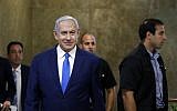 Le Premier ministre Benjamin Netanyahu arrive à la réunion hebdomadaire du cabinet à Jérusalem, le 14 juillet 2019. (RONEN ZVULUN / POOL / AFP)