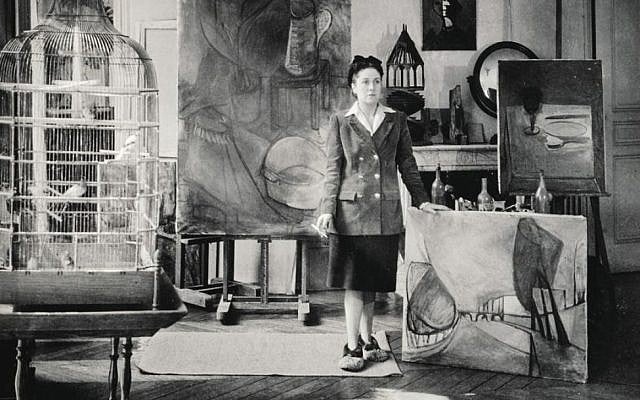 Dora Maar, rue de Savoie (Paris VIe), par Brassaï en 1943. L'artiste pose devant son tableau "Nature morte au bocal et à la tasse". Huile sur toile. 45,5 x 50 cm. Collection particulière. © Adagp, Paris, 2019. Photo © Centre Pompidou, MNAM-CCI / P. Migeat / Dist. RMN-GP