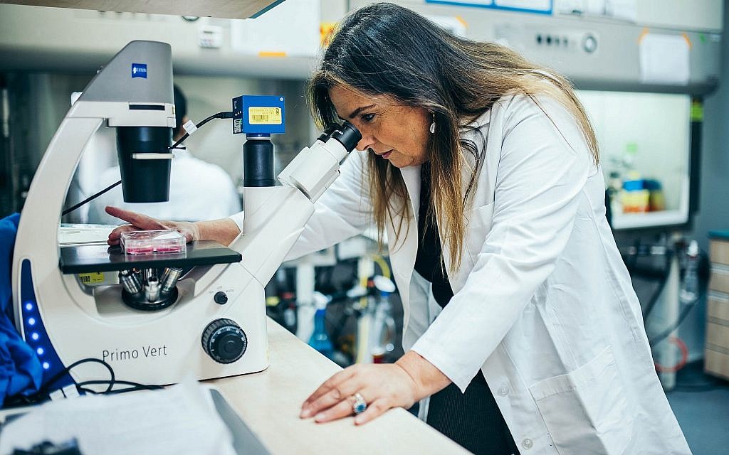 La professeure Marcelle Machluf dans son laboratoire du Technion - Institut de technologie d'Israël (Autorisation) La professeure Marcelle Machluf dans son laboratoire du Technion - Institut de technologie d'Israël (Autorisation)