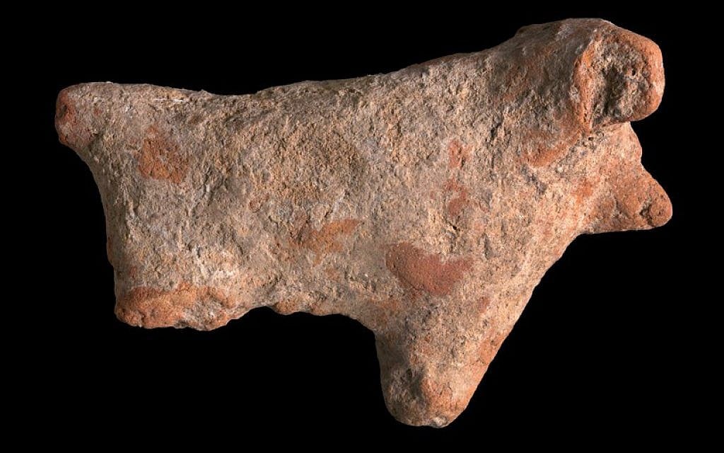 Figurine représentant un bœuf âgé de 9 000 ans, découverte lors de fouilles archéologiques à Motza, près de Jérusalem. (Clara Amit, Autorité israélienne des Antiquités)