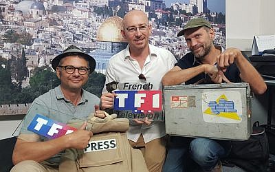 Les reporters de TF1 au bureau de Jérusalem, fermé le 28 juin 2019. (Crédit photo : TF1 Moyen-Orient / Facebook)