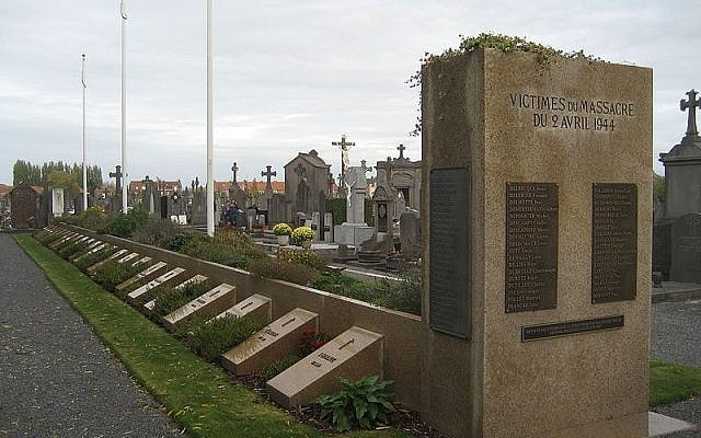 Tombes des massacrés d'Ascq au cimetière d'Ascq, le 25 octobre 2009. (Crédits photo : Luc Beaumadier / Wikimédia / CC BY SA 3.0)