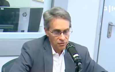 Capture d'écran d'une vidéo d'un entretien de Kenneth Roth, directeur exécutif d'HRW, avec une radio israélienne (Capture d'écran Twitter)