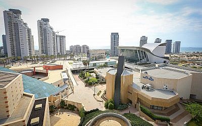 Une photo illustrative des bâtiments de la ville d'Ashdod, dans le sud du pays. (Yaakov Lederman/Flash90)
