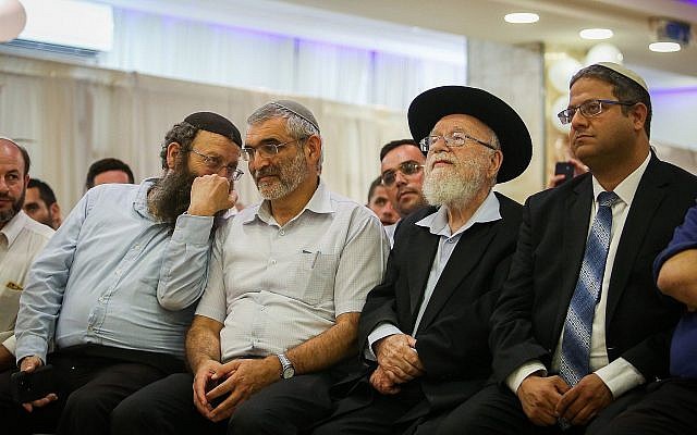 De gauche à droite : Les membres d'Otzma Yehudit Baruch Marzel, Michael Ben Ari, le rabbin Dov Lior et Itamar Ben Gvir lors du lancement de la campagne du parti extrémiste à Jérusalem, le 4 juillet 2019 (Crédit : Yonatan Sindel/Flash90) De gauche à droite : Les membres d'Otzma Yehudit Baruch Marzel, Michael Ben Ari, le rabbin Dov Lior et Itamar Ben Gvir lors du lancement de la campagne du parti extrémiste à Jérusalem, le 4 juillet 2019 (Crédit : Yonatan Sindel/Flash90)