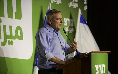 Nitzan Horowitz, leader du parti du Meretz et du Camp démocratique, lors d'un événement de campagne électorale à Tel Aviv, le 28 juillet 2019 (Crédit : Gili Yaari / Flash90)
