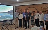 Doron Markel, à gauche, avec les membres de la communauté juive de Cuba et les leaders du KKL-JNF à la Havane, à Cuba, en juillet 2019 (Autorisation : KKL-JNF)