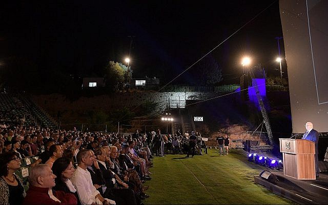 Le président Reuven Rivlin lors de l'ouverture du festival du film de Jérusalem, le 25 juillet 2019 (Crédit : Amos Ben Gershom/GPO) Le président Reuven Rivlin lors de l'ouverture du festival du film de Jérusalem, le 25 juillet 2019 (Crédit : Amos Ben Gershom/GPO)