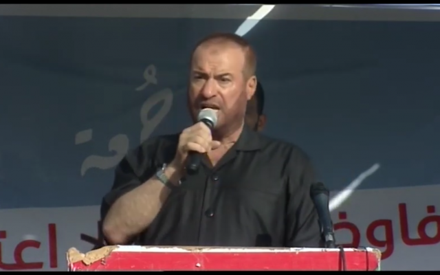 Le haut-responsable du Hamas Fathi Hamad parle aux Palestiniens dans la région frontalière entre Israël et la bande de Gaza, le 12 juillet 2019. (Capture d'écran : Youtube) Le haut-responsable du Hamas Fathi Hamad parle aux Palestiniens dans la région frontalière entre Israël et la bande de Gaza, le 12 juillet 2019. (Capture d'écran : Youtube)