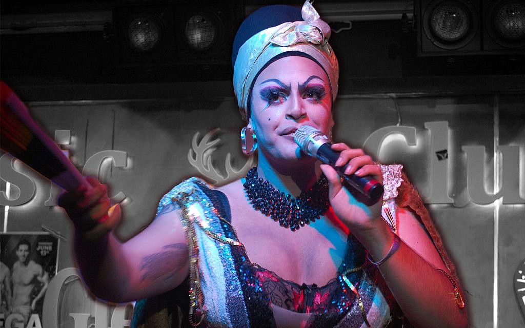 Mama De La Smallah lors de la Gay Pride de Tel Aviv au Desire Club, dans le sud de la ville (Crédit : Laura E. Adkins) Mama De La Smallah lors de la Gay Pride de Tel Aviv au Desire Club, dans le sud de la ville (Crédit : Laura E. Adkins)