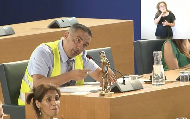 Le responsable municipal français Djamel Boumaaz dans une vidéo postée sur sa page Facebook (Capture d'écran : Facebook) Le responsable municipal français Djamel Boumaaz dans une vidéo postée sur sa page Facebook (Capture d'écran : Facebook)