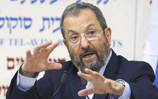 L'ancien Premier ministre Ehud Barak s'exprime lors d'une conférence de presse pour annoncer son retour en politique à avant les législatives en septembre, à Tel Aviv, le 26 juin 2019. (Jack Guez/AFP) L'ancien Premier ministre Ehud Barak s'exprime lors d'une conférence de presse pour annoncer son retour en politique à avant les législatives en septembre, à Tel Aviv, le 26 juin 2019. (Jack Guez/AFP)