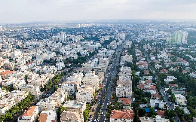 Vue aérienne de la ville de Rehovot, le 30 juin 2017. (Credit : Gidi Avinary/Flash90) Vue aérienne de la ville de Rehovot, le 30 juin 2017. (Credit : Gidi Avinary/Flash90)
