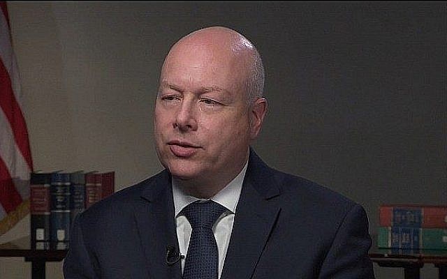 Capture d'écran d'un entretien avec l'envoyé américain pour la paix au Moyen-Orient Jason Greenblatt avec PBS News Hour, diffusée le 17 juillet 2019. (PBS) Capture d'écran d'un entretien avec l'envoyé américain pour la paix au Moyen-Orient Jason Greenblatt avec PBS News Hour, diffusée le 17 juillet 2019. (PBS)