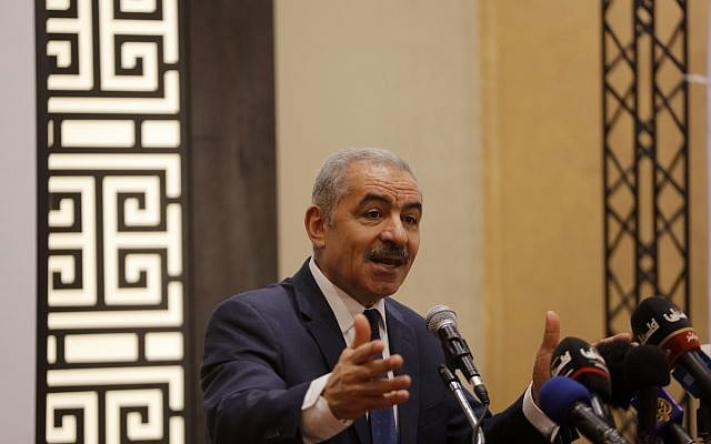 Le Premier ministre de l'Autorité palestinienne, Mohammad Shtayyeh, s'exprimant lors d'une réunion de l'Internationale socialiste à Ramallah, le 30 juillet 2019. (Wafa) Le Premier ministre de l'Autorité palestinienne, Mohammad Shtayyeh, s'exprimant lors d'une réunion de l'Internationale socialiste à Ramallah, le 30 juillet 2019. (Wafa)