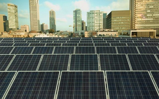 Panneaux solaires produisant de l'électricité. (Danny Shechtman)
