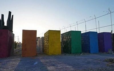 La partie LGBT aux couleurs de l’arc-en-ciel du mémorial de l’Holocauste d’Ait Faska, à proximité de Marrakech, au Maroc. (Crédit : PixelHelper)