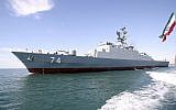 Le nouveau destroyer iranien Sahand navigue dans les eaux du golfe Persique à Bandar Abbas, en Iran, le 1er décembre 2018. (Crédit : Armée iranienne via AP)