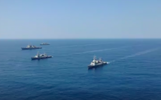 La Marine israélienne s'entraîne avec des marines étrangères en réaction à une simulation de tremblement de terre de grande ampleur qui aurait touché le nord d'Israël, dans le cadre de l'exercice naval "Vagues puissantes 2019" en août 2019. (Crédit : Armée israélienne)