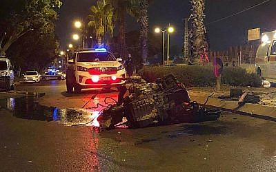 Un accident de voiture mortel survenu à Ashkelon, le 29 août 2019. (Crédit : Police israélienne)